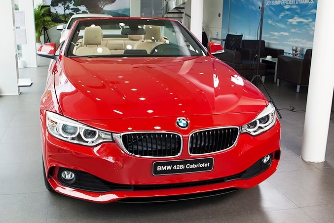 tim-hieu-thong-tin-chi-tiet-xe-cuoi-bmw-m4-428i-mui-tran