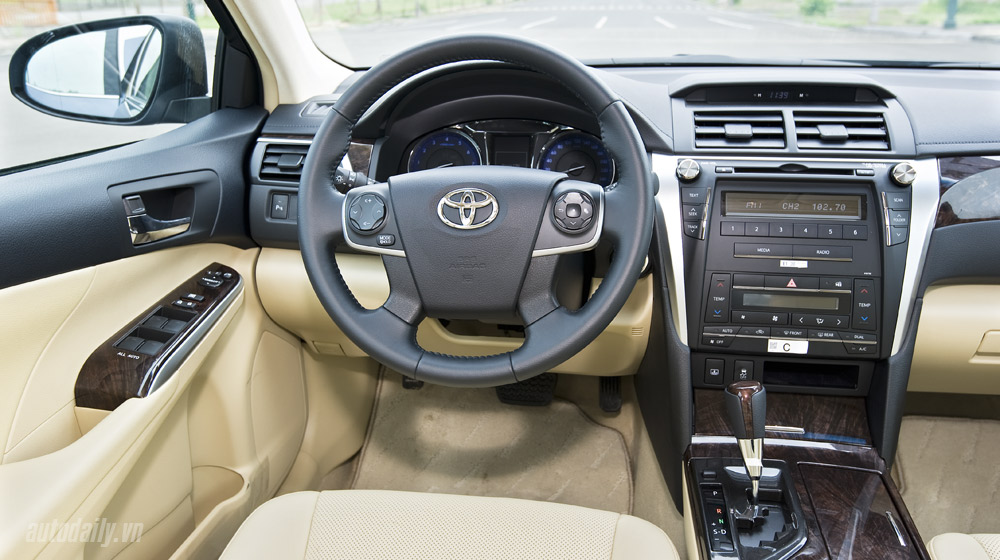 tim-hieu-thong-tin-xe-cuoi-camry-2.0