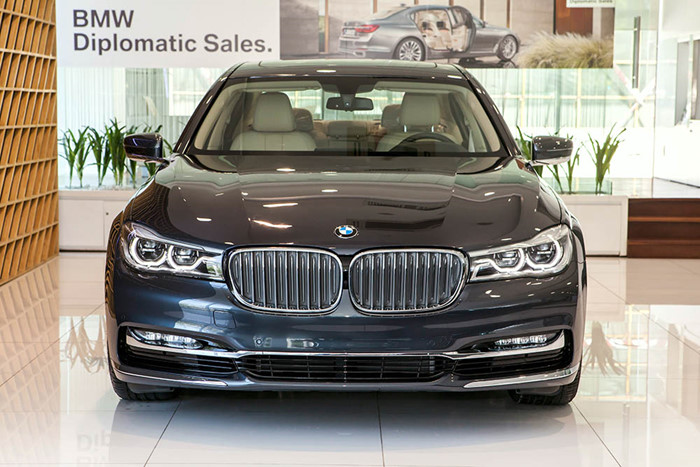 tim-hieu-chi-tiet-xe-cuoi-bmw-730i